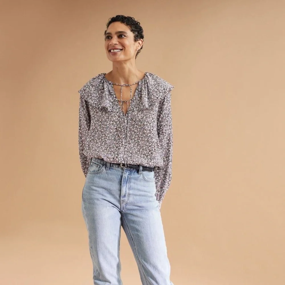 Flounce Collared Floral Blouse - Picture 2 of 2